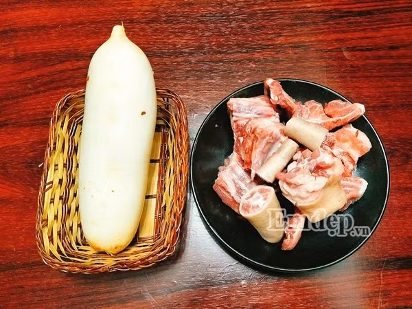 mon ngon ngay he canh duoi heo ham cu cai ngot mat giau dinh duong