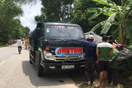 xe tai dam xe dap dien cu ong tu vong tai cho