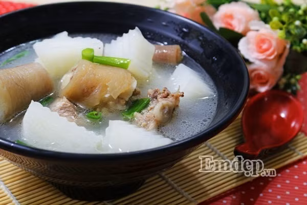 mon ngon ngay he canh duoi heo ham cu cai ngot mat giau dinh duong