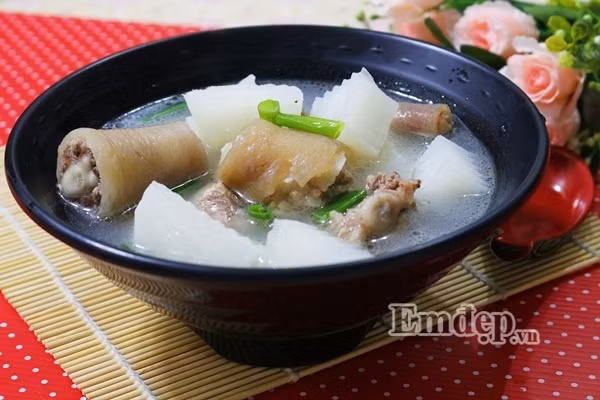 mon ngon ngay he canh duoi heo ham cu cai ngot mat giau dinh duong