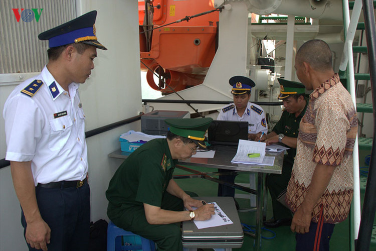 hanh trinh gan 600 hai ly dua 695 ngu dan tu indonesia ve viet nam