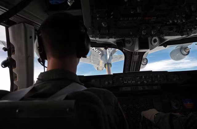 ben trong may bay ngay tan the luon theo sat chuyen co tong thong my