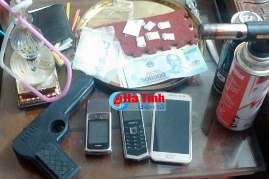 pha chuyen an ma tuy o lang bat 2 doi tuong cung hang nong