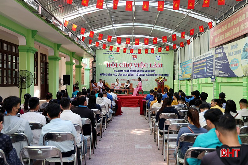 Tọa đàm giao lưu, trao đổi giữa cơ quan quản lý, doanh nghiệp, cơ sở đào tạo với người lao động. bqbht_br_img-7311-1.jpg