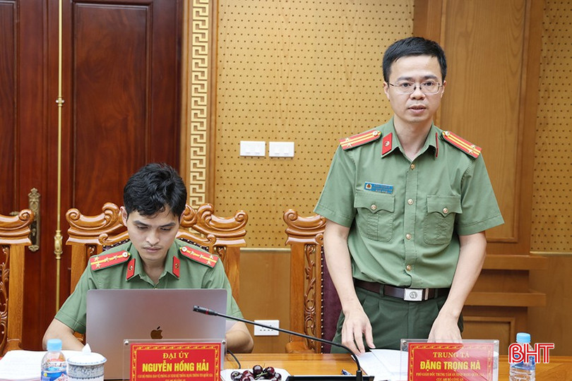 Trung tá Đặng Trọng Hà – Phó Giám đốc Trung tâm An ninh mạng quốc gia phát biểu tại buổi làm việc. bqbht_br_img-5158-3.jpg