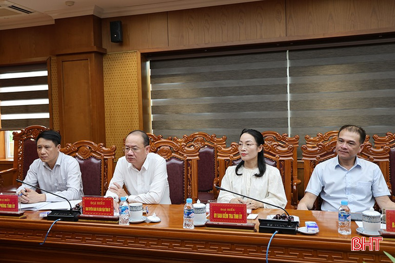 Các đại biểu tham dự buổi làm việc. bqbht_br_img-5172-anh-2.jpg