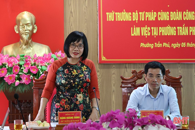 Thứ trưởng Bộ Tư pháp Đặng Hoàng Oanh kết luận buổi làm việc. bqbht_br_img-9703-lai.jpg