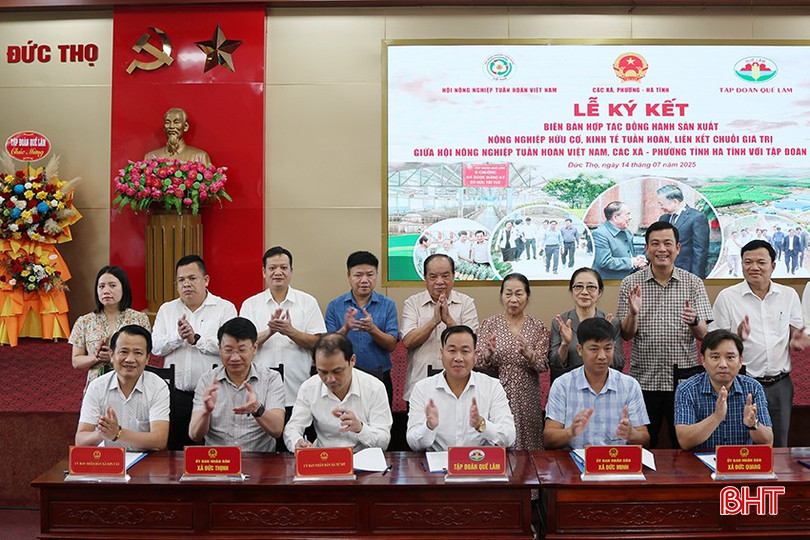 Các đại biểu ký kết biên bản hợp tác. bqbht_br_img-0152.jpg