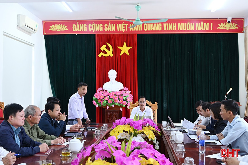 Ủy ban Bầu cử xã Hồng Lộc họp bàn triển khai nhiệm vụ.