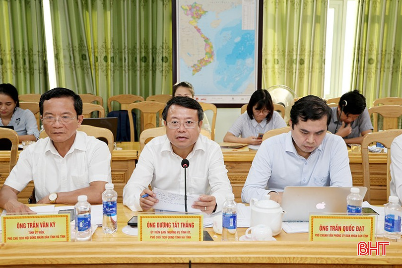 Phó Chủ tịch UBND tỉnh Dương Tất Thắng phát biểu tại buổi làm việc. bqbht_br_img-7262-1.jpg