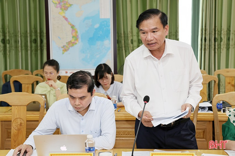 Phó Giám đốc Sở Văn hóa Thể thao và Du lịch Hà Tĩnh Trần Xuân Lương trình bày báo cáo tại buổi làm việc. bqbht_br_img-7174-1.jpg