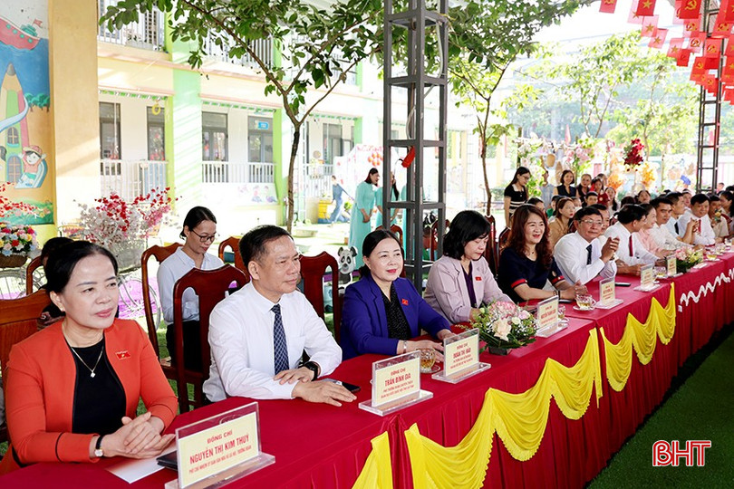 Trước đó, đoàn khảo sát của Ủy ban Văn hóa và Xã hội của Quốc hội và lãnh đạo tỉnh đã tham dự lễ khai giảng của Trường mầm non Bắc Hồng, phường Bắc Hồng Lĩnh. bqbht_br_img-6998-1.jpg