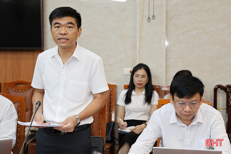 Đồng chí Lê Bá Khánh - Phó Chủ tịch UBND phường Bắc Hồng Lĩnh trình bày báo cáo tại buổi làm việc. bqbht_br_img-7097-1.jpg