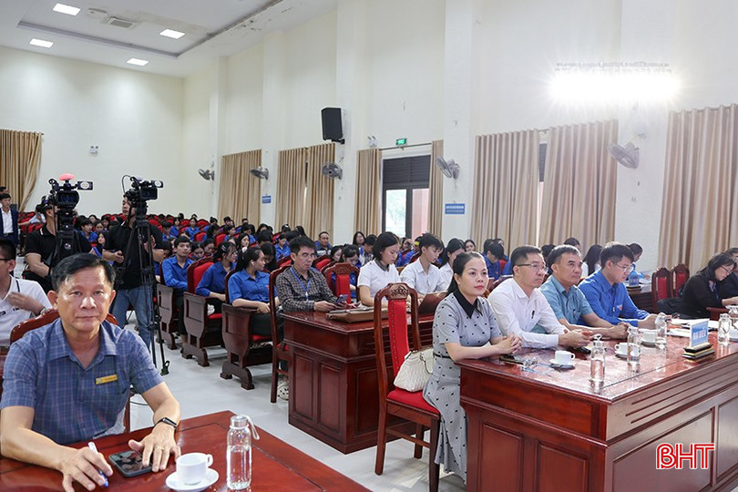 Đại biểu tham dự.