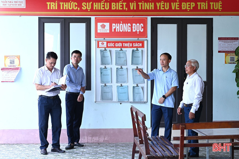 Lãnh đạo HĐND xã Kỳ Hoa khảo sát tại nhà văn hóa thôn. bqbht_br_dsc-x7952.jpg