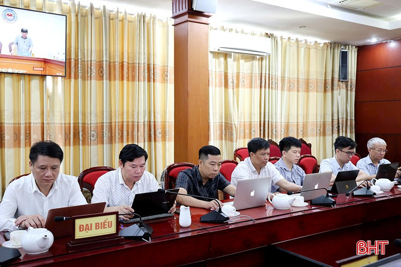Đại biểu điểm cầu Hà Tĩnh. bqbht_br_z6716562999687-bb09d97f12a709cf825342ee6f1405a4.jpg