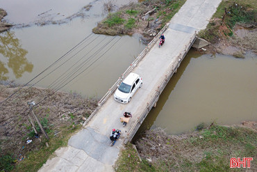 Nơm nớp khi qua cầu gần 50 năm tuổi