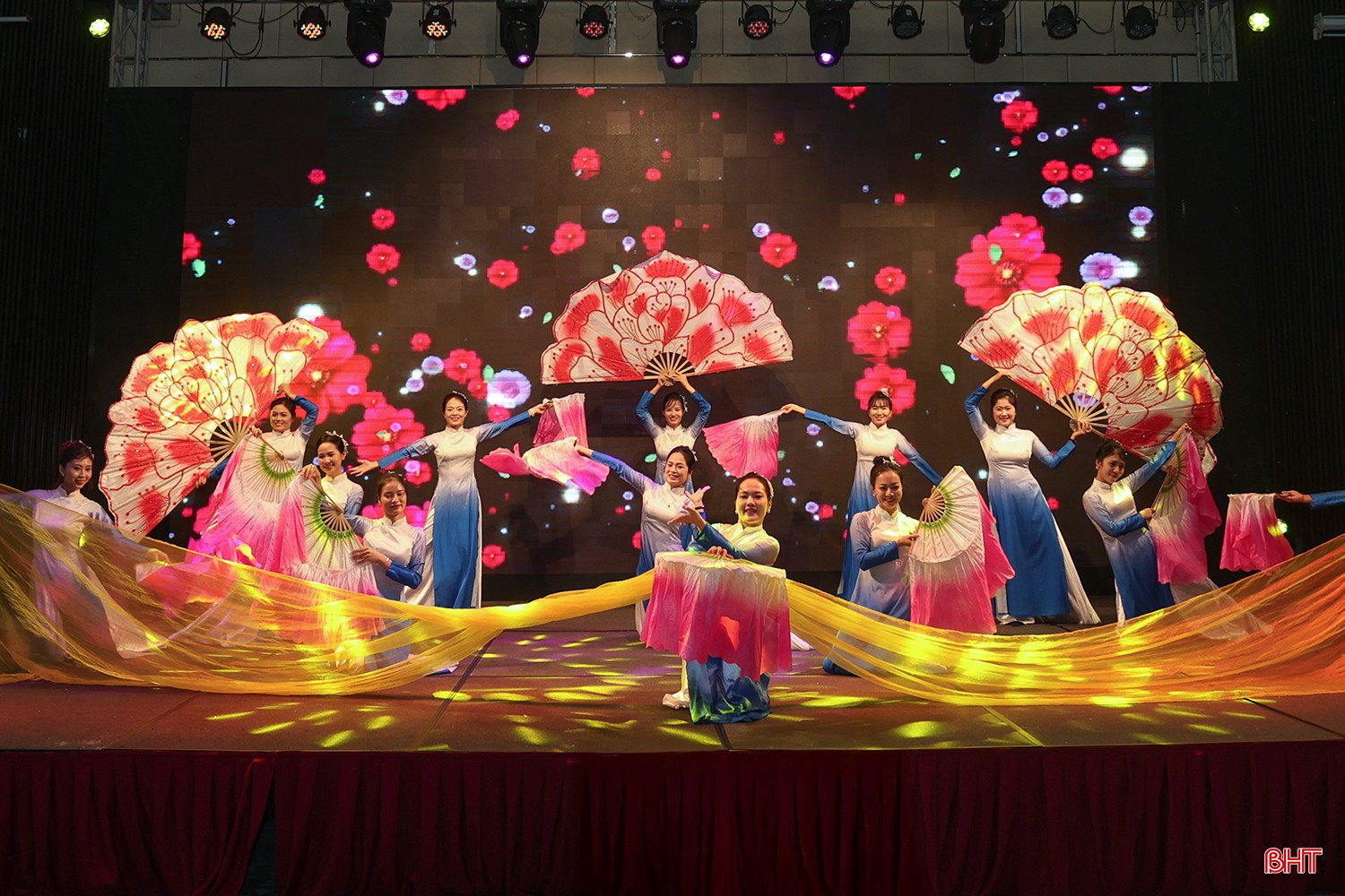 Các tiết mục văn nghệ kỷ niệm 10 năm thành lập Trường Mầm non Trí Đức.