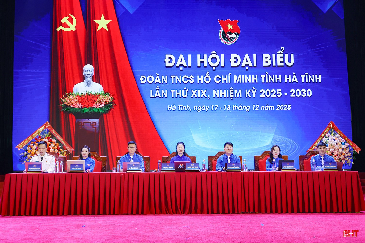 Đoàn chủ tịch điều hành Đại hội.