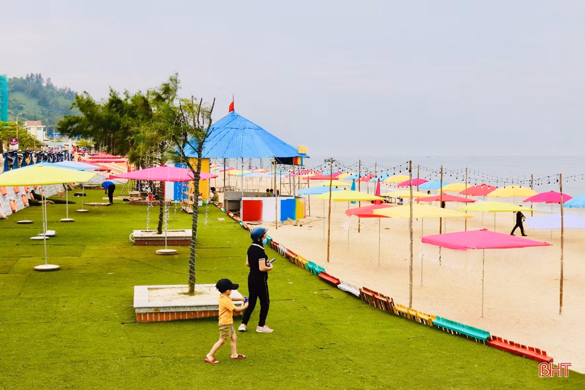 Những “quầy bar bên bãi biển” lần đầu xuất hiện ở Hà Tĩnh