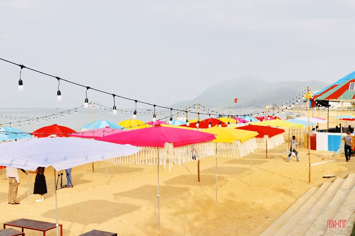 Những “quầy bar bên bãi biển” lần đầu xuất hiện ở Hà Tĩnh