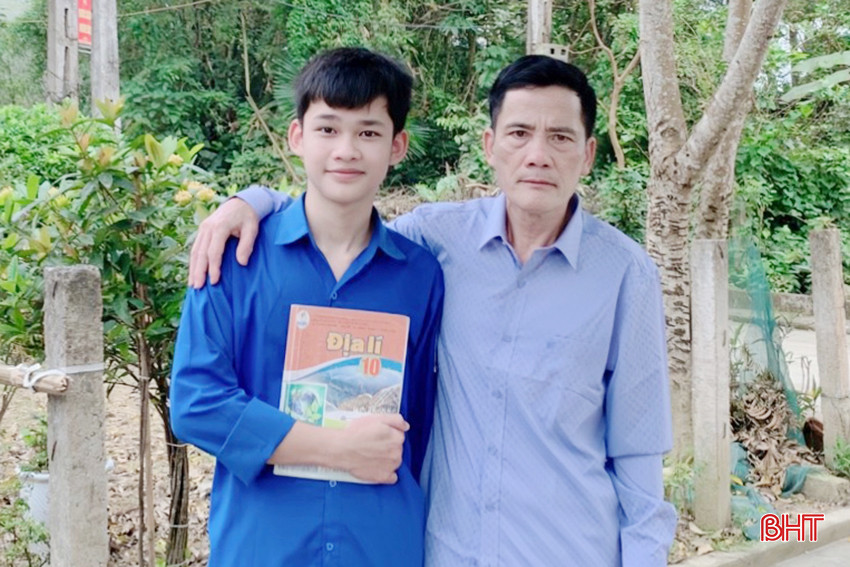 Ông Lương Quốc Trí tự hào về sự nỗ lực của con trai.