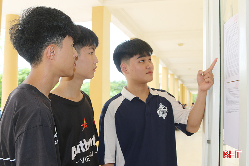 Các thí sinh tại điểm thi Trường THPT Hương Sơn xem quy chế thi.