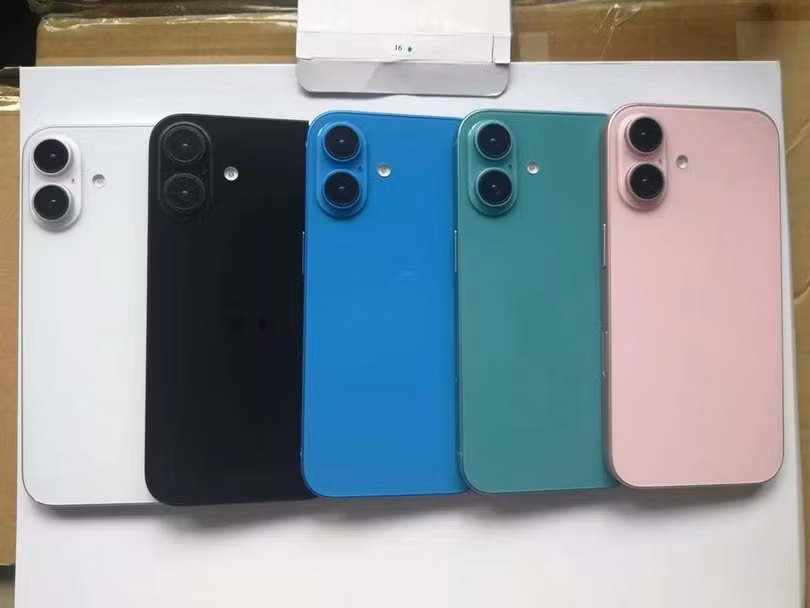 Ảnh chụp mô hình được cho của iPhone 16. Ảnh: @SonnyDickson/X.