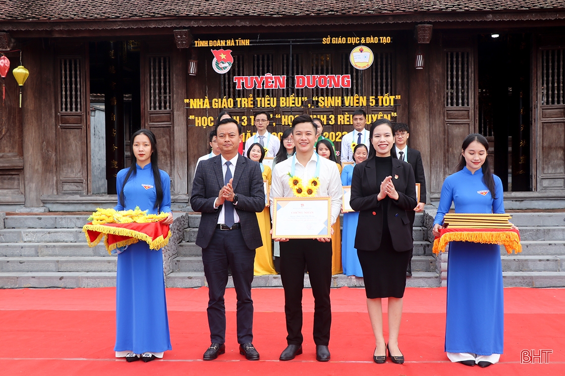 Tuyên dương 67 gương nhà giáo trẻ, học sinh, sinh viên tiêu biểu