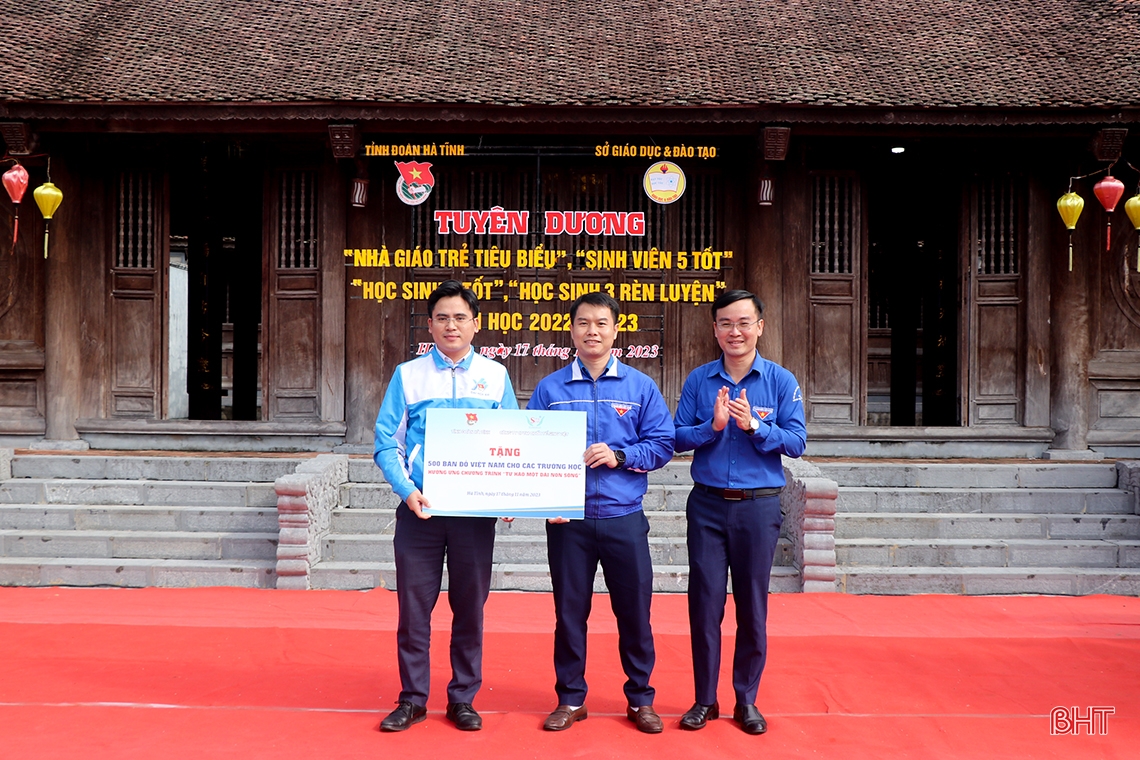 Tuyên dương 67 gương nhà giáo trẻ, học sinh, sinh viên tiêu biểu