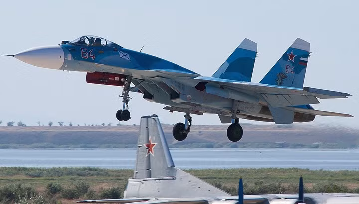 anh suc manh tiem kich bao boi cua tau san bay nga su 33