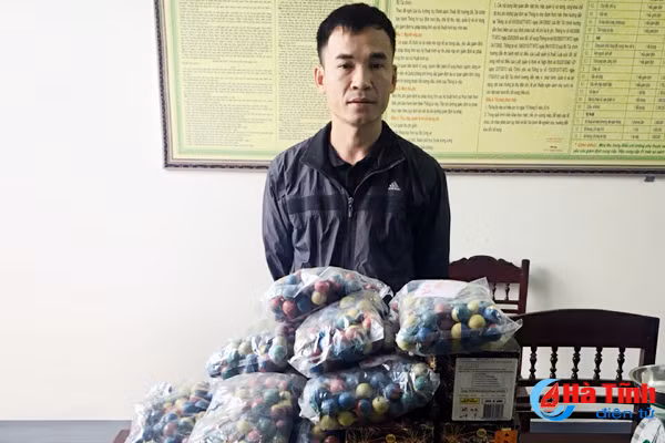 khoi to doi tuong mua gan 33kg phao tu lao ve ban kiem loi
