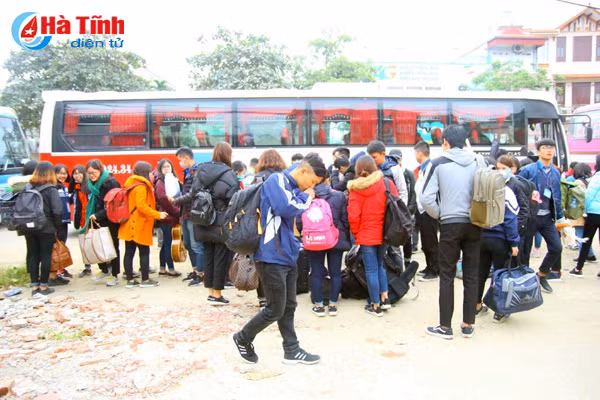 sinh vien nghe tinh o ha noi het lo thieu xe ve nha an tet