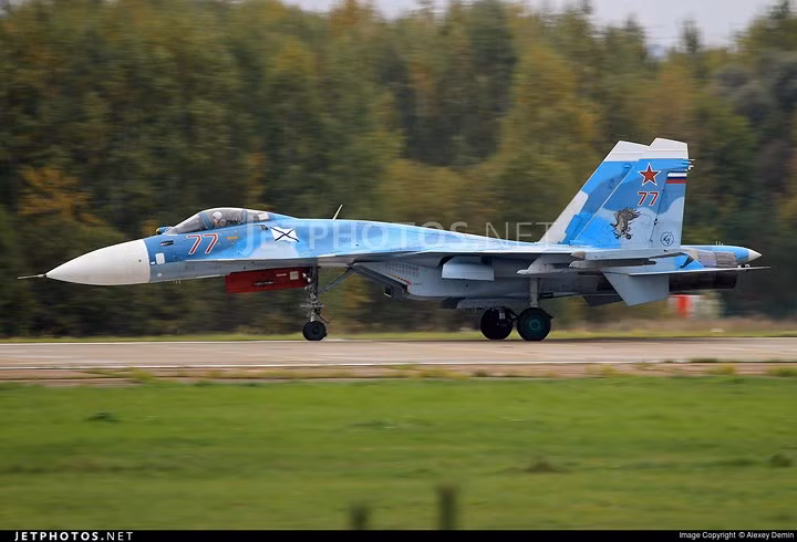 anh suc manh tiem kich bao boi cua tau san bay nga su 33