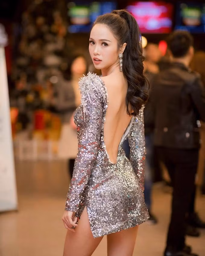 my nhan viet me trang phuc lap lanh dip cuoi nam