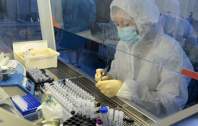 Chiến lược nào để có đủ nguồn cung vaccine Covid-19 cho tất cả 90 triệu dân?