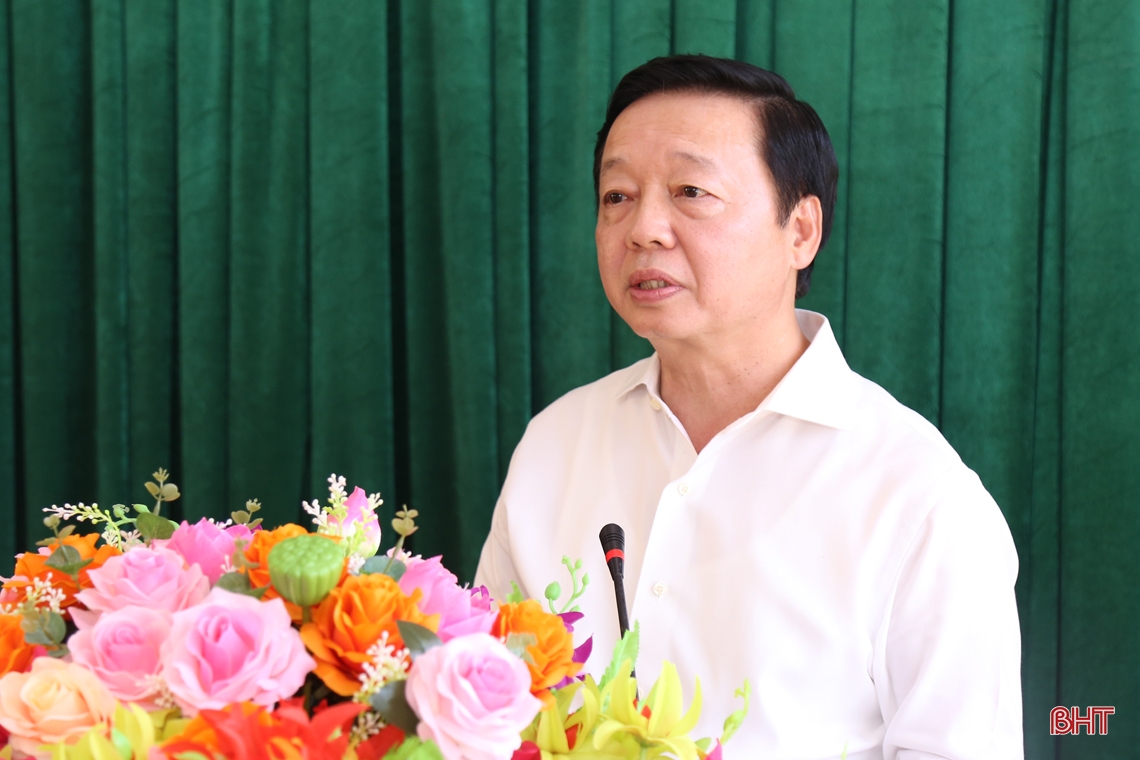 Phó Thủ tướng Trần Hồng Hà mong các thầy, cô giáo Hà Tĩnh luôn tận tâm cống hiến cho sự nghiệp giáo dục