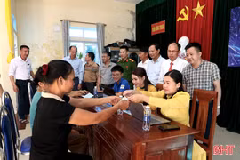 Xã Cẩm Trung ra mắt điểm hỗ trợ dịch vụ công số tại thôn Đông Trung