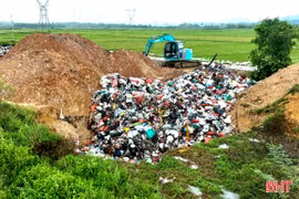 Làm rõ dấu hiệu chôn rác trái quy định tại xã Thạch Xuân
