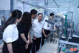 Đoàn ĐBQH Hà Tĩnh khảo sát chất lượng nước uống đóng chai