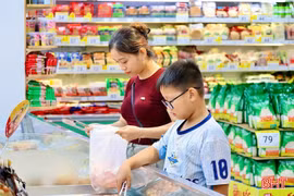 Người tiêu dùng điều chỉnh thói quen chi tiêu