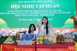 Các TikToker Tú Mai, Ngọc Hân Family chia sẻ kỹ năng quảng bá, tiêu thụ sản phẩm cho hội viên nông dân Hà Tĩnh
