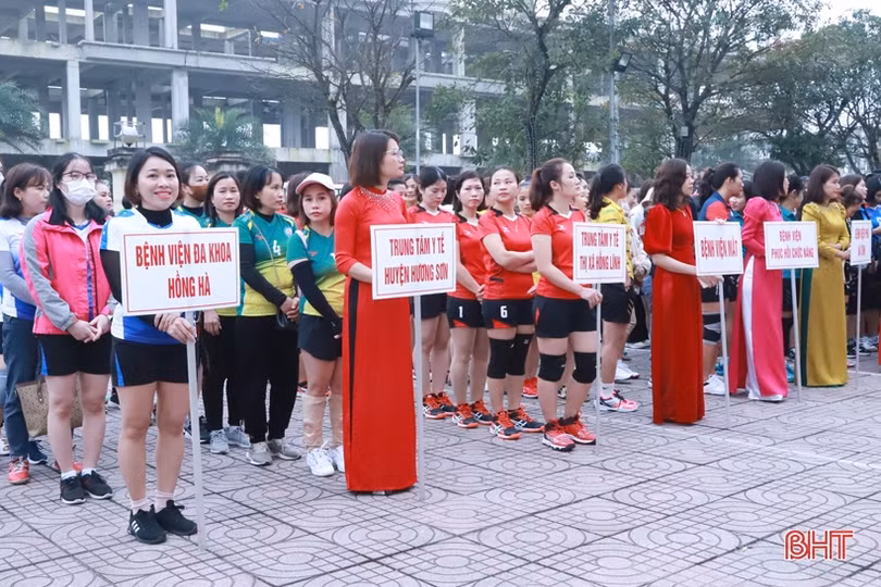 Khởi tranh Giải Bóng chuyền nam, nữ Công đoàn ngành Y tế Hà Tĩnh