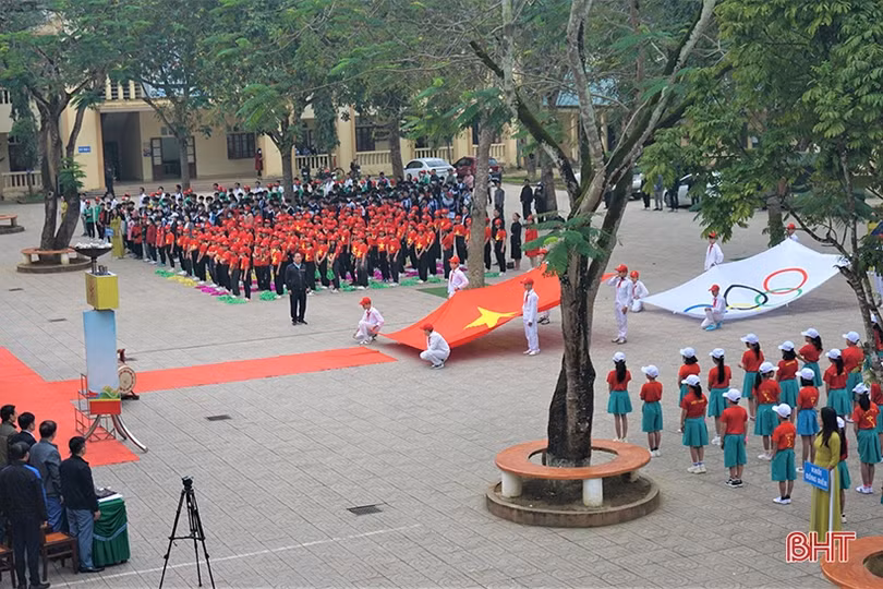 Học sinh Hương Khê sôi nổi tranh tài tại đại hội điền kinh thể thao cấp huyện