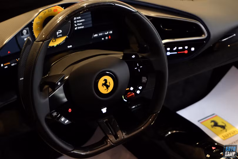 Chiêm ngưỡng siêu xe mui trần Ferrari 296 GTS, giá bán hơn 23 tỷ đồng