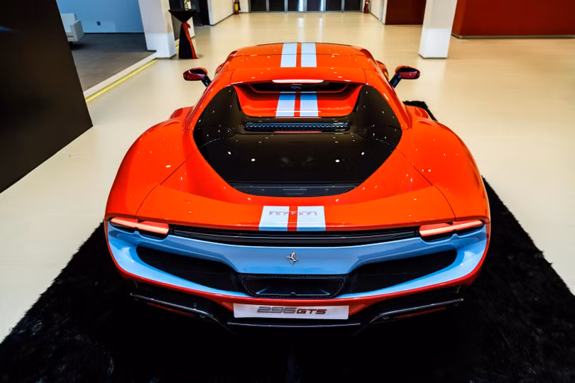 Chiêm ngưỡng siêu xe mui trần Ferrari 296 GTS, giá bán hơn 23 tỷ đồng