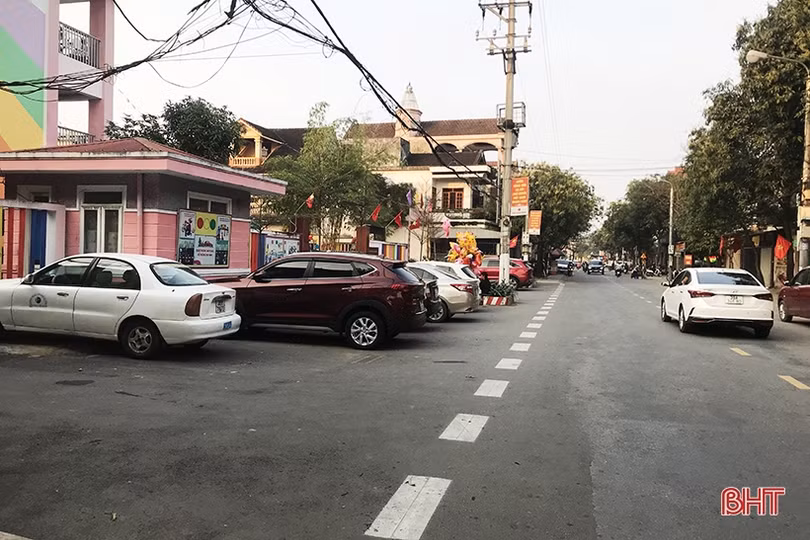 Vì sao việc ùn tắc trước các cổng trường học ở TP Hà Tĩnh giảm hẳn?