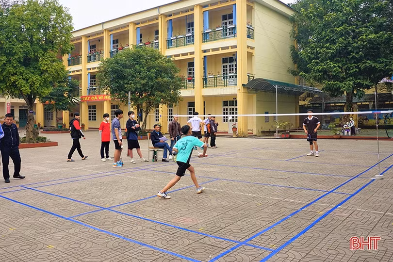 Học sinh Hương Khê sôi nổi tranh tài tại đại hội điền kinh thể thao cấp huyện