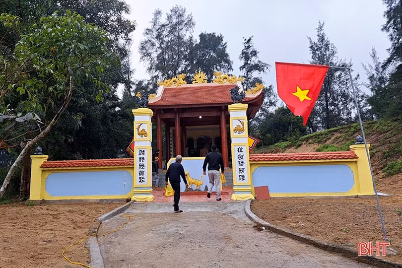Đầu tư hơn 400 triệu đồng nâng cấp đền Cá Ông ở Nghi Xuân