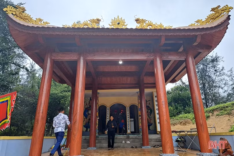 Đầu tư hơn 400 triệu đồng nâng cấp đền Cá Ông ở Nghi Xuân